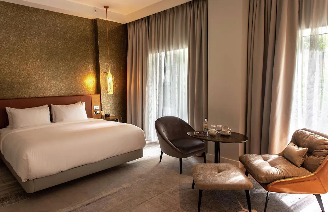 Lincoln Plaza London, Curio Collection By Hilton-1