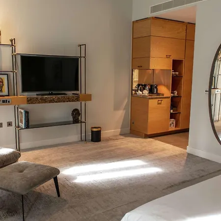 Lincoln Plaza London, Curio Collection By Hilton-3