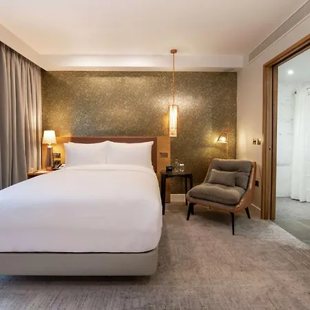 Lincoln Plaza London, Curio Collection By Hilton-3
